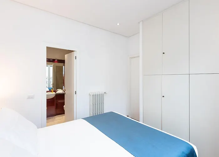 Amazing Via Del Tritone Apartment Rom