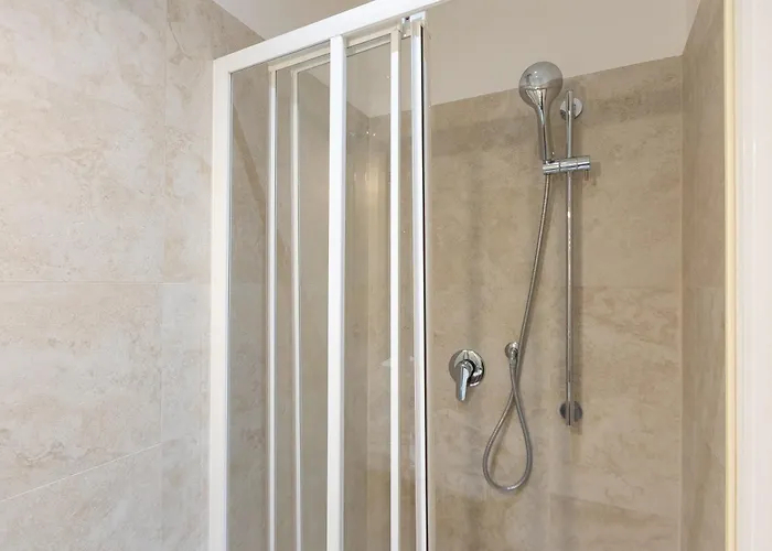 Amazing Via Del Tritone Apartment Rom
